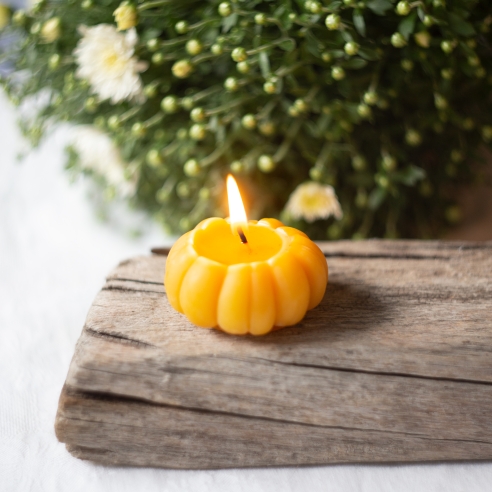 Natural Beeswax Ornamental Candle - Pumpkin wavy